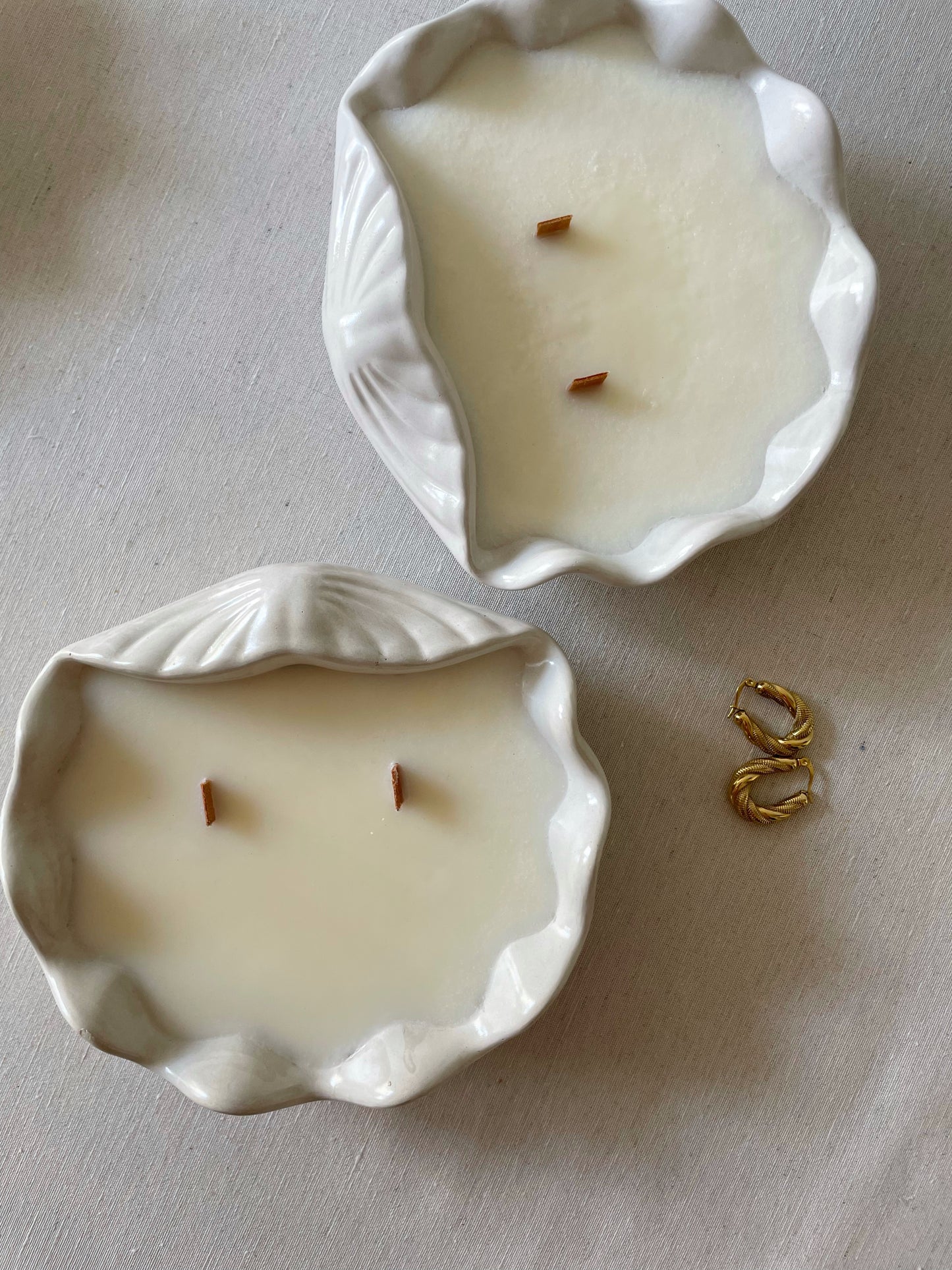 Scallop tray candle